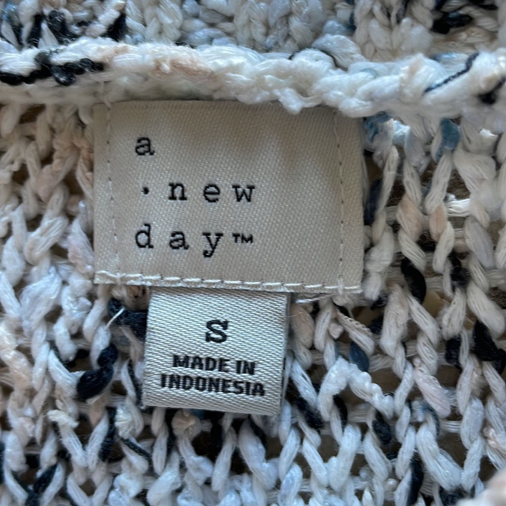 Crewneck Color Effect Pullover - Picture 5 of 6